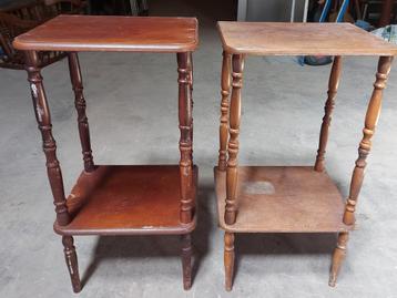 2 kleine houten consoles  beschikbaar voor biedingen