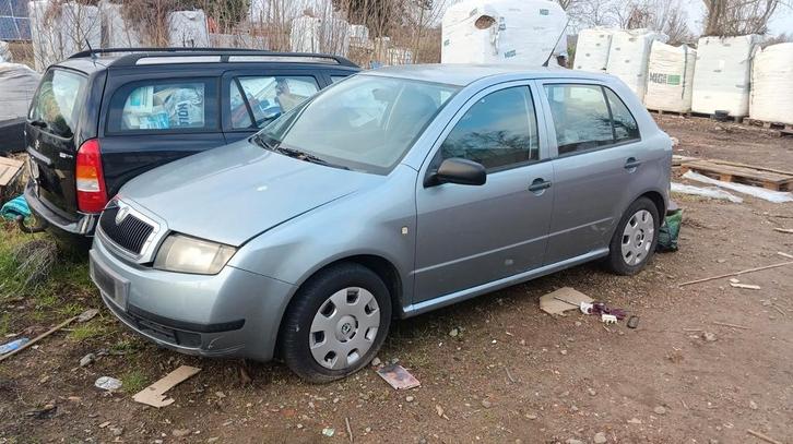 A vendre toutes les pièces essence Skoda Fabia 1.2, Autos : Pièces & Accessoires, Carrosserie & Tôlerie, Skoda, Avant, Enlèvement ou Envoi