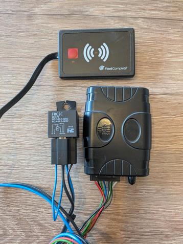 Auto/bus tracking en logging systeem met startonderbreker beschikbaar voor biedingen