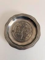 Tinnen bord, Enlèvement