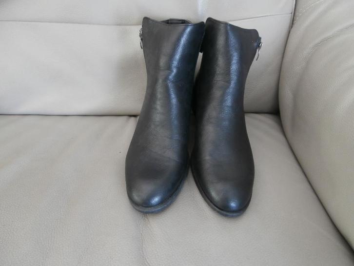 Nieuwe slofjes maat 41, Kleding | Dames, Schoenen, Nieuw, Zwart, Ophalen of Verzenden