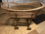 Berceau en osier sur roulette, Enlèvement, Utilisé