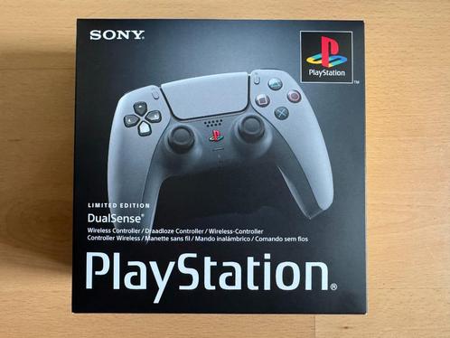PS5 30th anniversary Controller PlayStation 5 30e verjaardag, Games en Spelcomputers, Games | Sony PlayStation 5, Zo goed als nieuw
