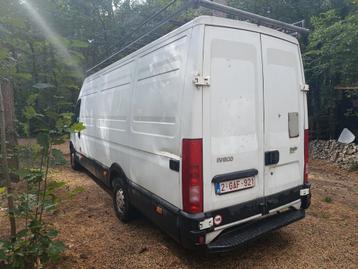 Grote Iveco Daily 35s12hpi bestelwagen met grote dakdrager beschikbaar voor biedingen