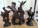 Beeld klok met engel op koets en paarden, Antiek en Kunst, Ophalen
