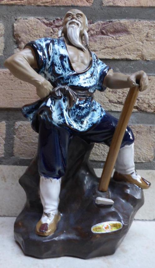 Statue en céramique - Shiwan Mudman chinois avec hache, Collections, Statues & Figurines, Comme neuf, Humain, Enlèvement ou Envoi