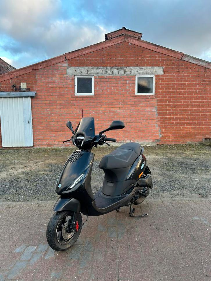 Piaggio zip a klasse, Fietsen en Brommers, Scooters | Piaggio, Zo goed als nieuw, Zip, Ophalen