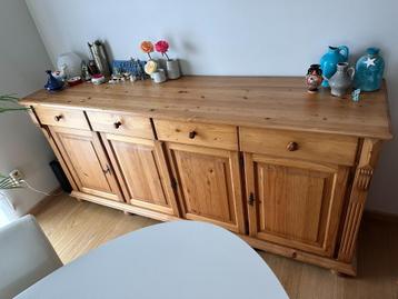 Grenen buffetkast beschikbaar voor biedingen