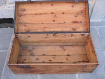 coffre en bois beschikbaar voor biedingen