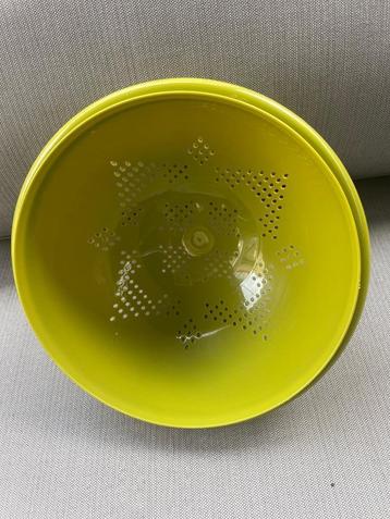 Grande passoire vintage de la marque Tupperware beschikbaar voor biedingen