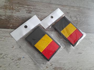 2 patchs représentant le drapeau belge, 8 cm x 5 cm, bande V