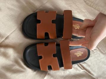 Hermes sandalen bruin