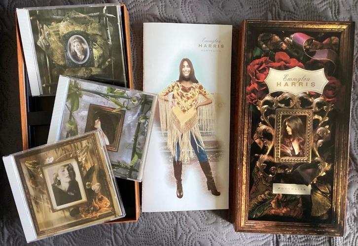EMMYLOU HARRIS boxset 3 cd’s Portraits, CD & DVD, CD | Country & Western, Comme neuf, Coffret, Enlèvement ou Envoi