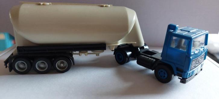 H0LK 0813 VOLVO VRACHTWAGENS JAREN 70-80 1:87., Hobby en Vrije tijd, Modelauto's | 1:87, Zo goed als nieuw, Bus of Vrachtwagen