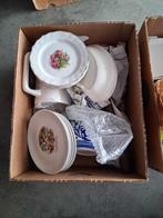 Tien volle dozen met  gerief voor de rommelmarkt., Diversen, Rommelmarktspullen, Ophalen