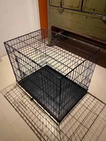 Zwarte metalen bench beschikbaar voor biedingen