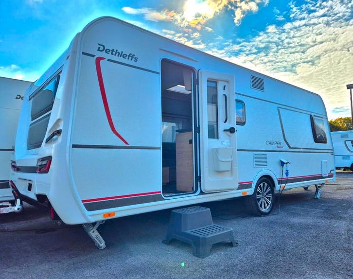 Dethleffs Camper 560 FMK / 2026, Caravans en Kamperen, Caravans, Bedrijf, meer dan 6, 1250 - 1500 kg, Rondzit, Dethleffs, Dwars-stapelbed