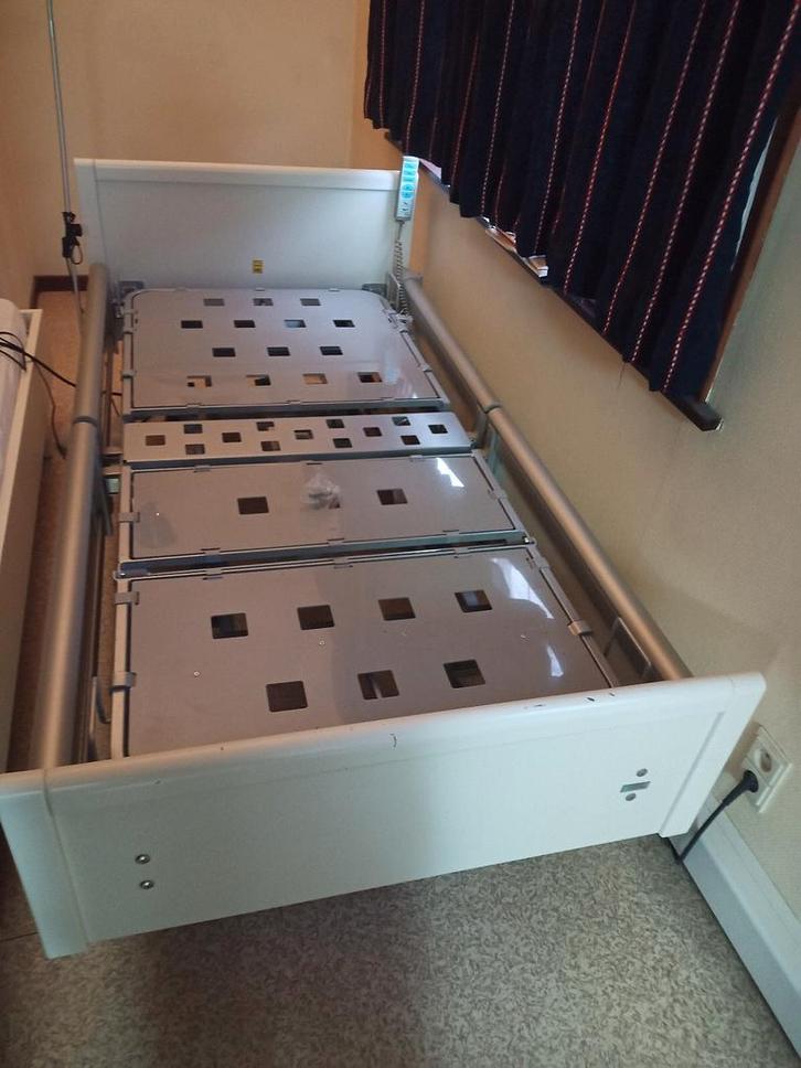 lit d'hôpital électrique, Maison & Meubles, Chambre à coucher | Lits, Enlèvement