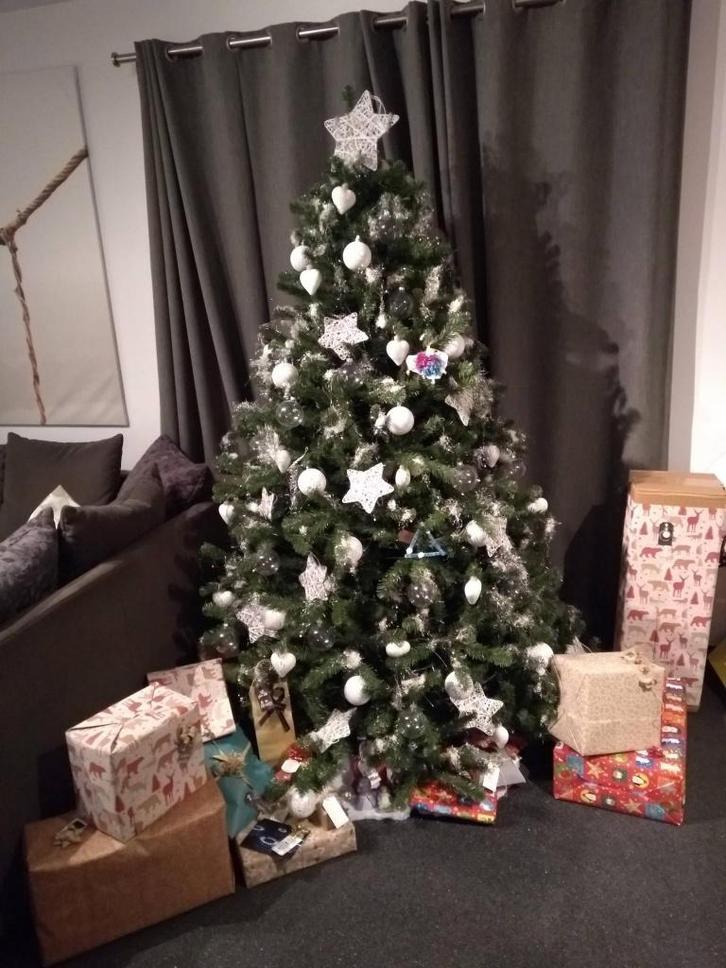 Kerstboom incl versiering, Diversen, Kerst, Zo goed als nieuw, Ophalen