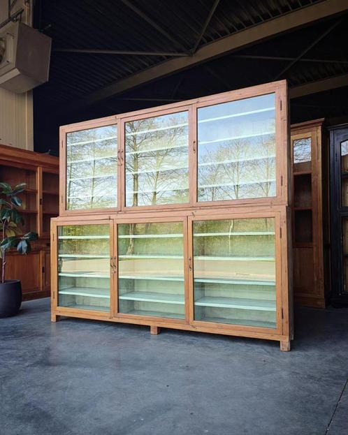 Oude Vitrinekast | Antieke winkelkast | Model vitrine #1814, Antiek en Kunst, Antiek | Meubels | Kasten