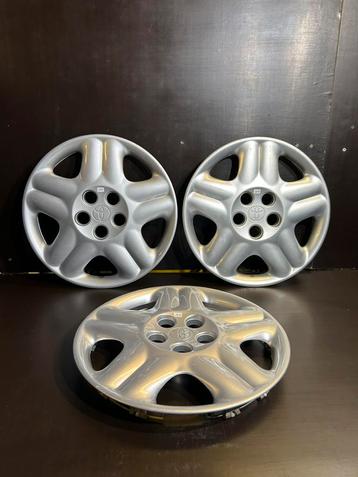 3 wieldoppen Toyota Corolla Verso Yaris 15" beschikbaar voor biedingen