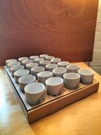 24 koffiemuggen (nieuw), Enlèvement