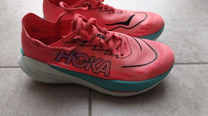 Hoka Mach X2 maat 42, Sport en Fitness, Loopsport en Atletiek, Zo goed als nieuw, Hardloopschoenen, Hardlopen, Overige merken