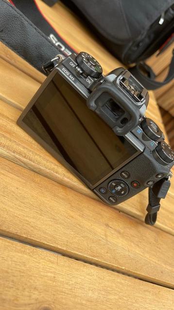 Canon EOS M5 + 15-45MM lens beschikbaar voor biedingen