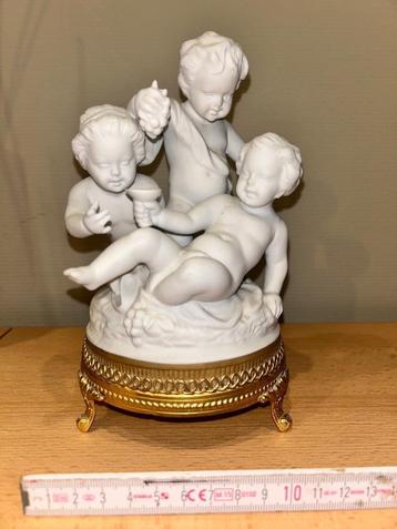 Biscuit porseleinen beeldje beschikbaar voor biedingen