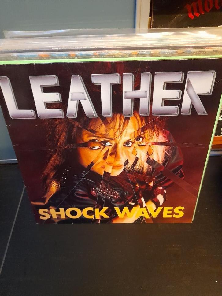 lp - leather - shock waves - vak 10, Cd's en Dvd's, Vinyl | Hardrock en Metal, Gebruikt, Ophalen of Verzenden
