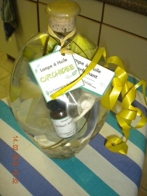 Fles met een orchidee erin, Huis en Inrichting, Woonaccessoires | Overige, Ophalen