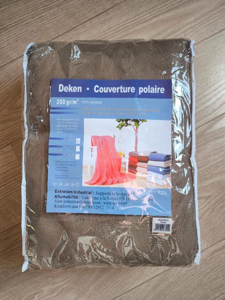 Deken 180x220 kleur taupe  (nieuw), Huis en Inrichting, Slaapkamer | Beddengoed, Nieuw, Deken of Dekbed, Tweepersoons, Bruin, Ophalen of Verzenden