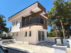 Villa duplex à vendre à Kuşadası, à 1200 mètres de la mer., Immo, Woonhuis, 2 kamers, Turkije, Kuşadası