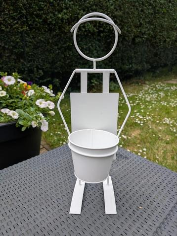 Personnage en métal avec pot amovible  beschikbaar voor biedingen