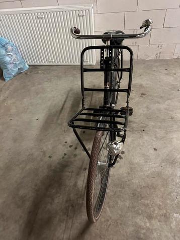 Dames fiets beschikbaar voor biedingen