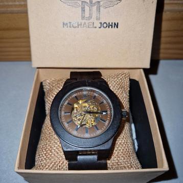 Horloge in hout van Michael John