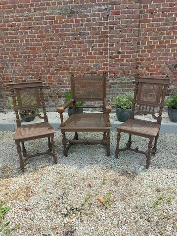 DRIE OUDE HOUTEN STOELEN  beschikbaar voor biedingen