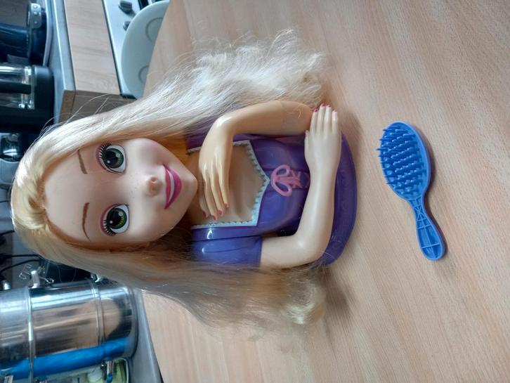 Tête  à coiffer raiponce, Enfants & Bébés, Jouets | Figurines, Comme neuf, Enlèvement ou Envoi