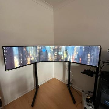 3X LG 27GP850 - Simlab triple monitor stand + Vario vessa, Computers en Software, Ophalen, Zo goed als nieuw