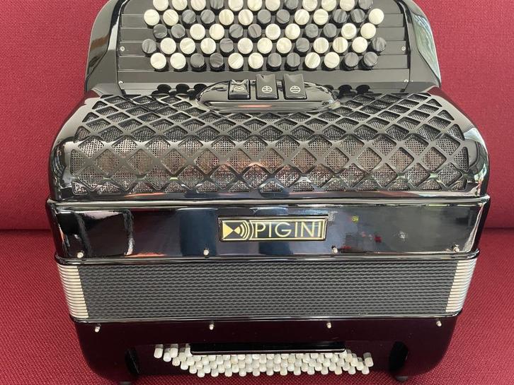 Z.g.a.n.Pigini Studio  B2 Convertor accordeon .DO3., Muziek en Instrumenten, Accordeons, Zo goed als nieuw, Knopaccordeon, 72-bas