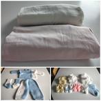 Lot 2 draps housse bébé + layette et chaussons tricot, Enlèvement ou Envoi, Comme neuf, Autres couleurs, Garçon ou Fille