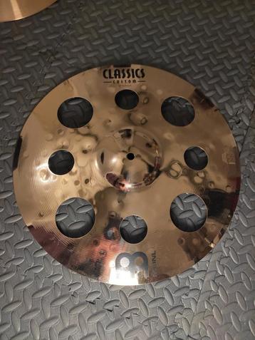 Cymbale Meinl 16" Classics Cust. Trash Crash        17  