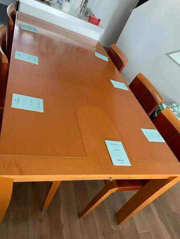 Design tafel met 6 stoelen van Giorgetti. beschikbaar voor biedingen