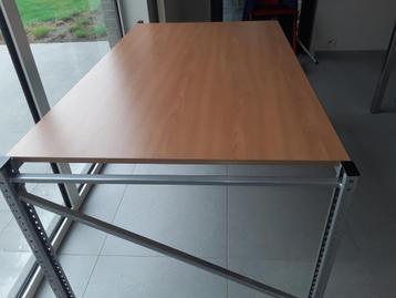 bureaus met inox frame  beschikbaar voor biedingen