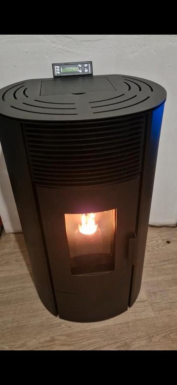 Pôle a pellets a vendre 12k tout nouveau, Huis en Inrichting, Kachels, Ophalen