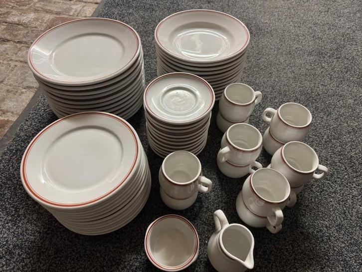 Volledig Porselein Servies 62 stuks, Huis en Inrichting, Keuken | Servies, Zo goed als nieuw, Compleet servies, Overige stijlen