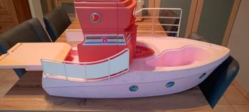 Grote boot barbie beschikbaar voor biedingen