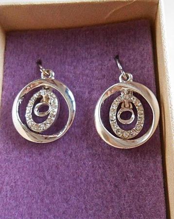 AVON :les boucles d'oreilles "Tatyana"