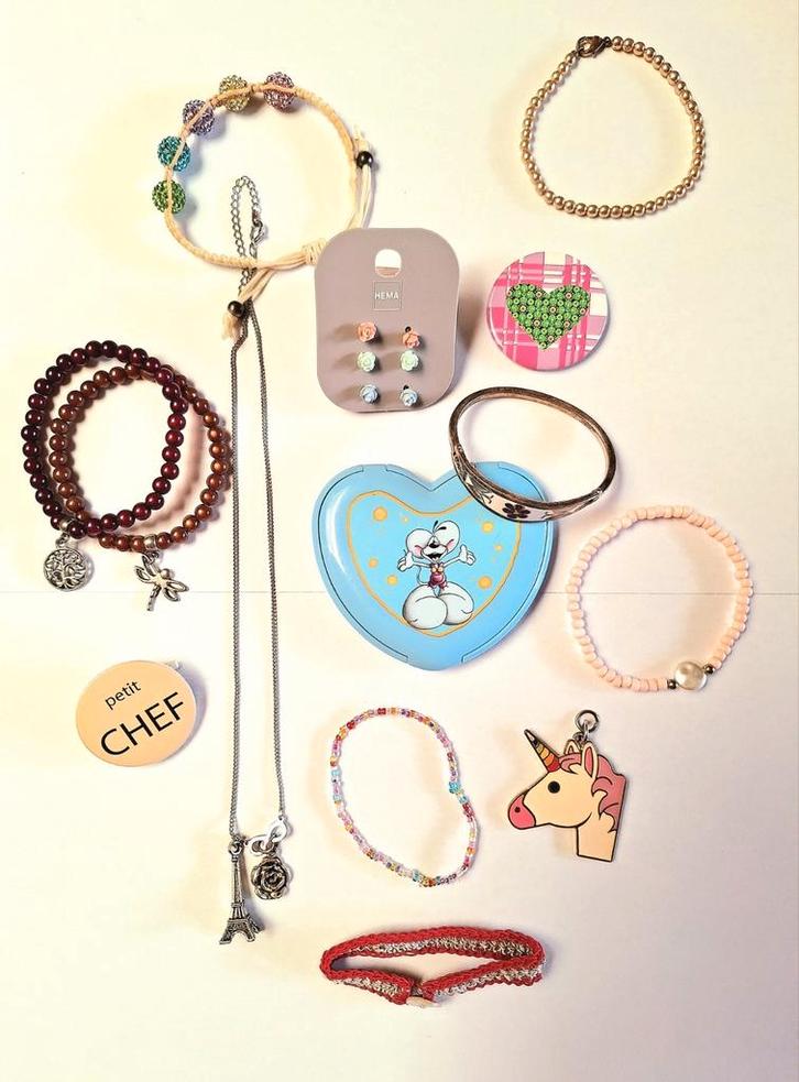 LOT DE BIJOUX FANTAISIE POUR FILLETTES, Bijoux, Sacs & Beauté, Bijoux pour enfant, Utilisé, Bracelet, Autres couleurs, Enlèvement ou Envoi