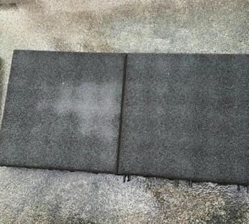 Rubberen tegels ca 50x50x9 speeltoestel dakterras ed  beschikbaar voor biedingen